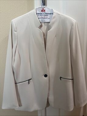 Preston & York Cream Single-Button Blazer with Zip Pockets.